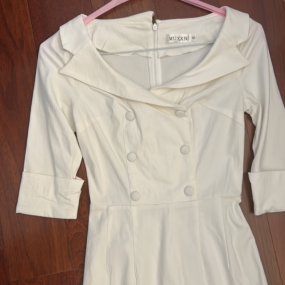 Off while dress - Picture 3 of 5